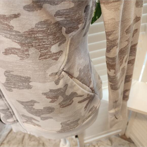 ATHLETA TRIUMPH HOODED ZIP UP SWEATSHIRT SIZE SMALL - Picture 4 of 9